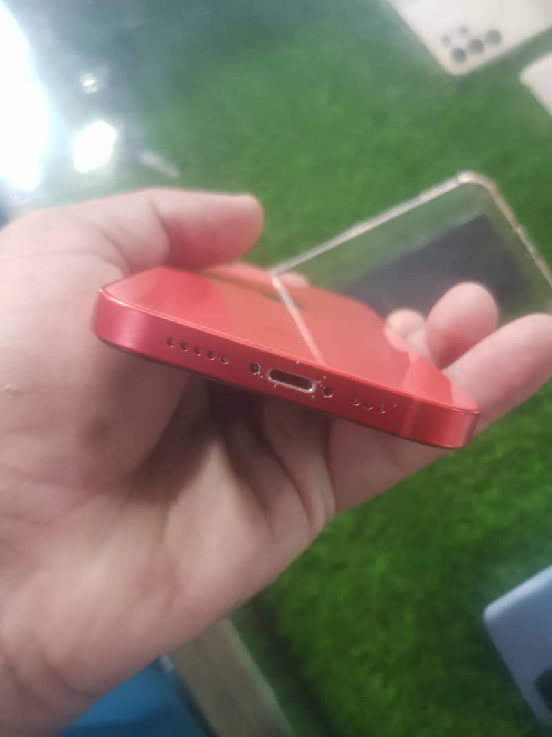 Apple iPhone 12 4