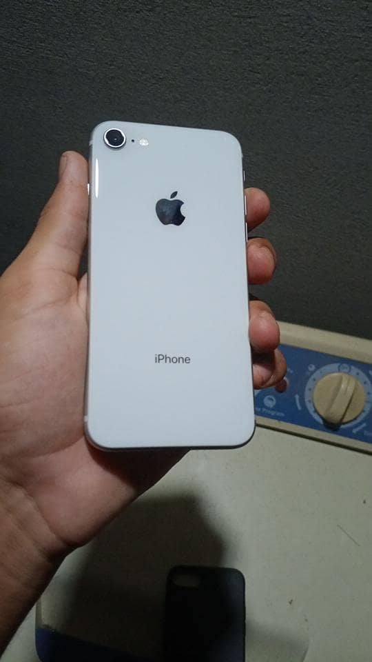 Apple iPhone 8 0