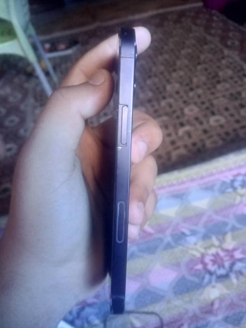 Apple iPhone 12 3