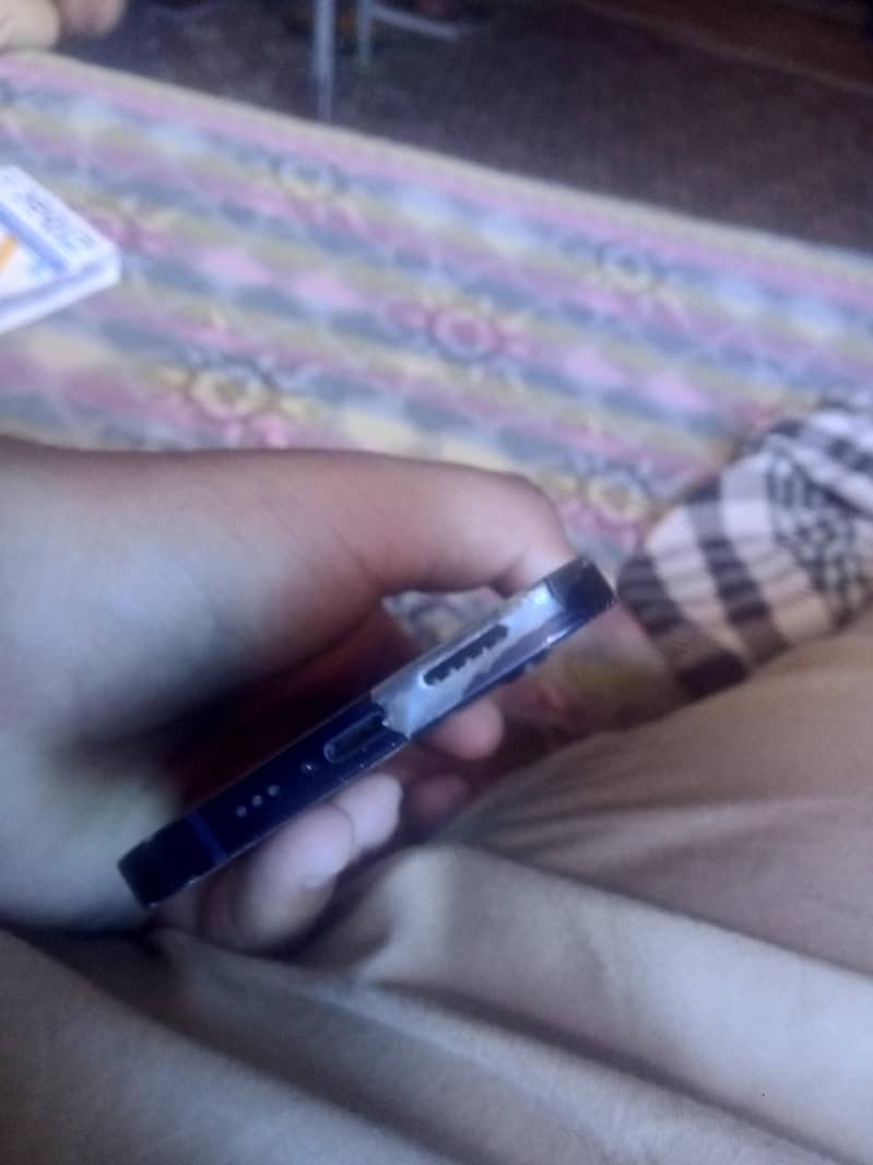 Apple iPhone 12 6