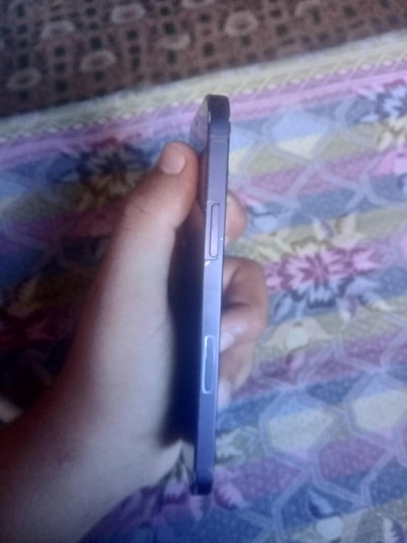 Apple iPhone 12 8