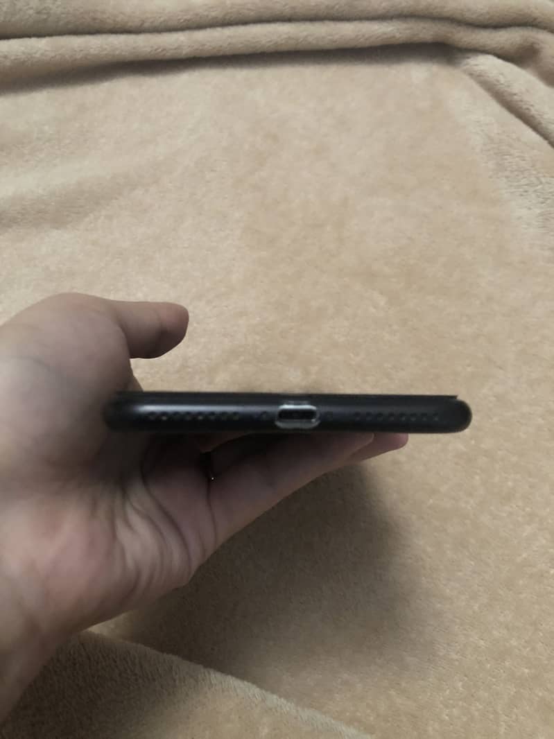 Apple iPhone 7 Plus 1