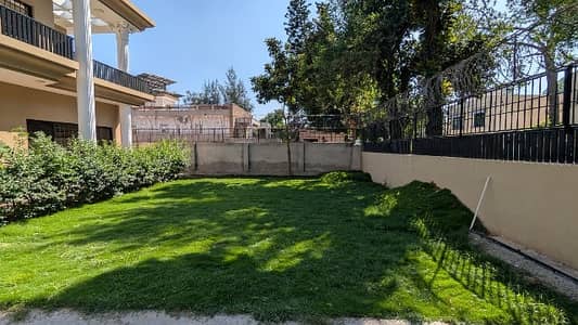 FOR RENT 800 Sqyrd Renovated 6-Beds Double Unit House E_7