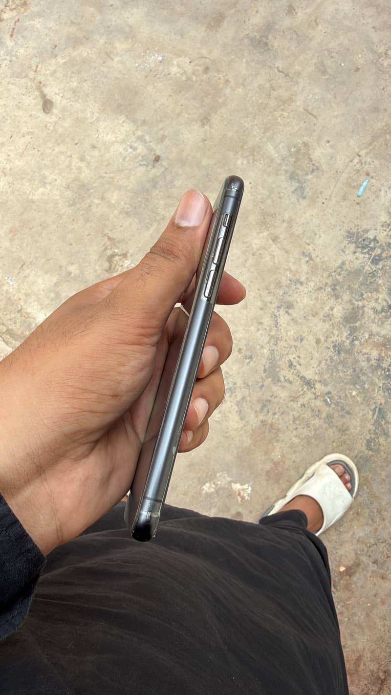 iPhone 11 Pro 3