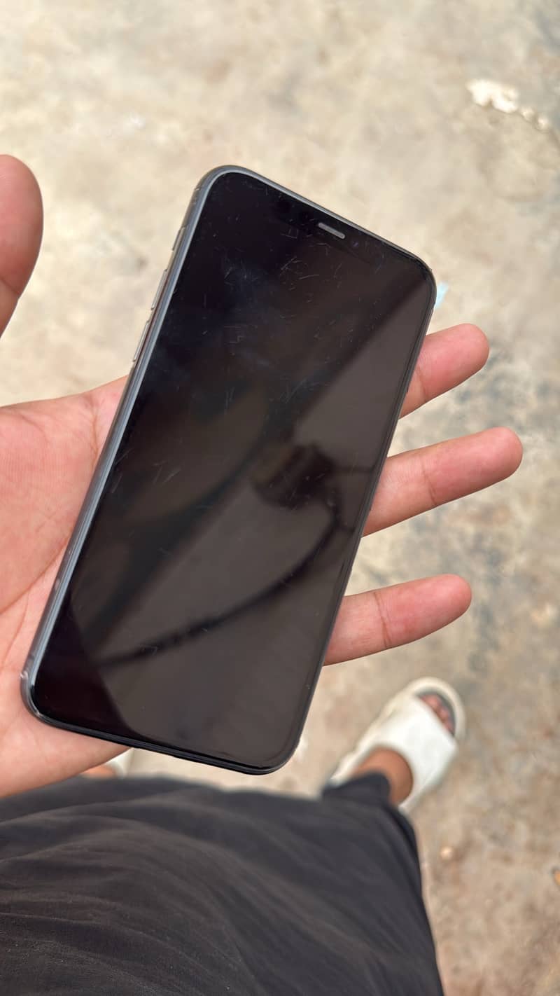 iPhone 11 Pro 4