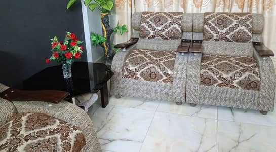 7 Seater Sofa Rs 35,000