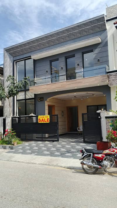8 Marla Spacious House For Sale