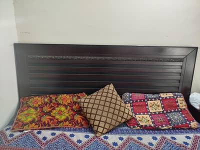 Queen Size Wooden Bed – Excellent Condition | Solid Wood