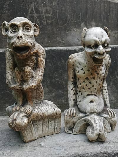 Imported Antique and Vintage Home Decorative Items.