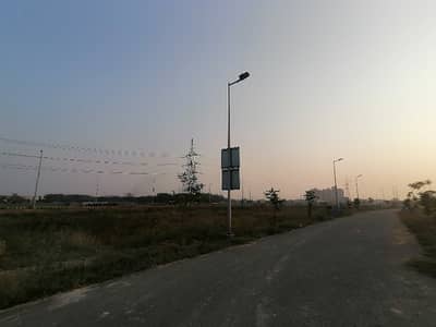 Get An Attractive Residential Plot In Lahore Under Rs. 53000000