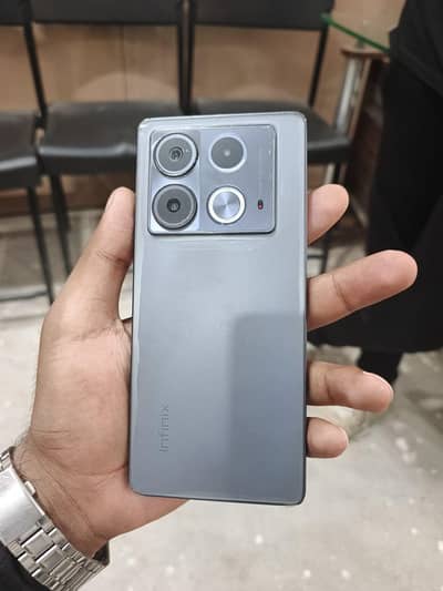Infinix Note 40 With box charger or wirless
