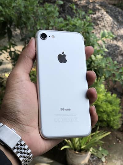 Apple iPhone 7 (32Gb - Officially PTA Approved - 73% Health)