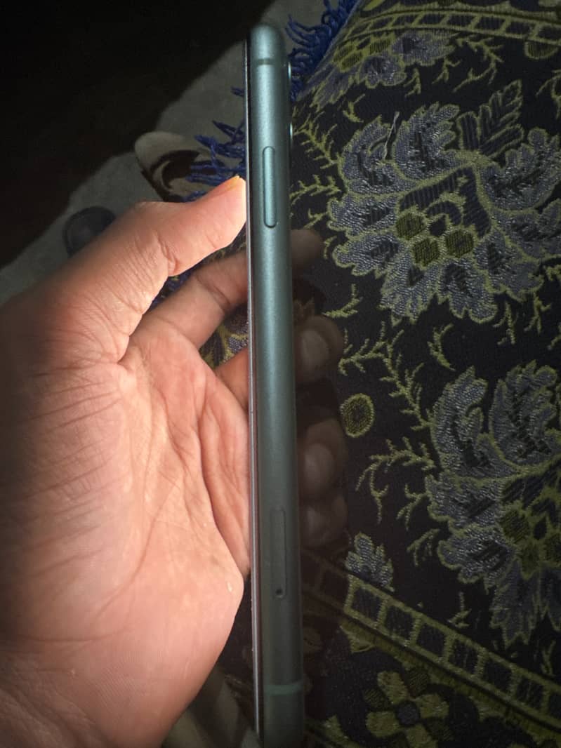 Apple iPhone 11 3