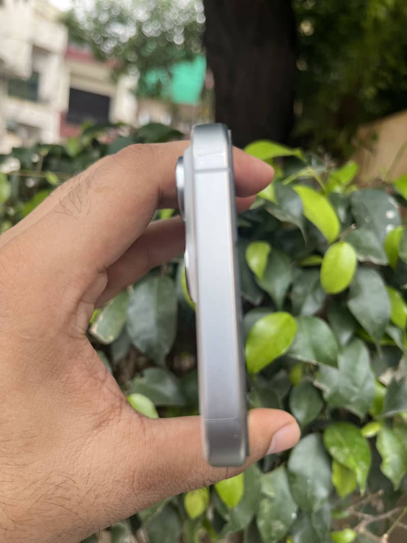 Apple iPhone 16 Pro Max 5