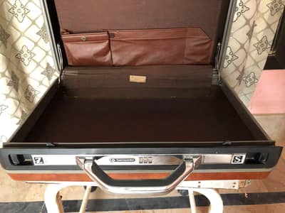 Urgent Sale Samsonite briefcase Pristine condition.