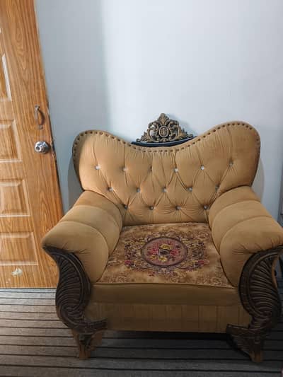 i have 2 one seater big  sofa set for sell