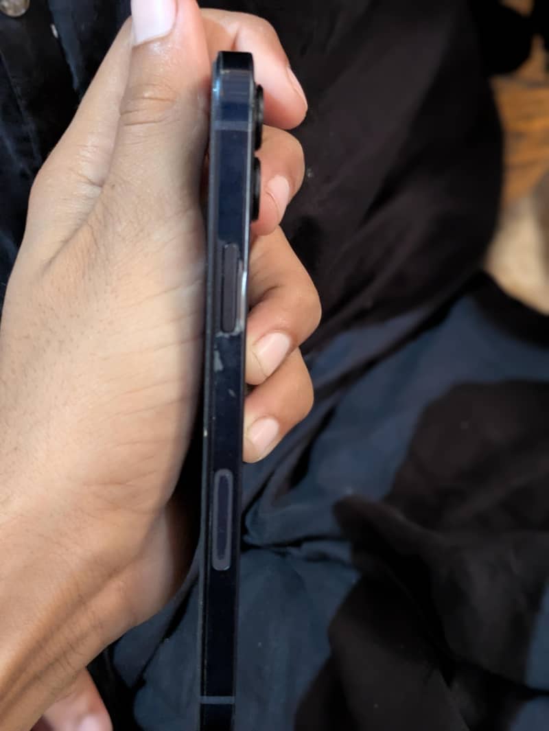 Apple iPhone 12 3