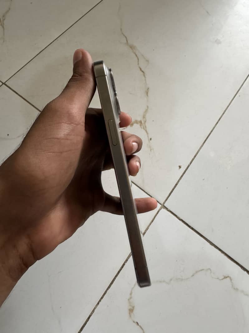 Apple iPhone 15 Pro Max 1