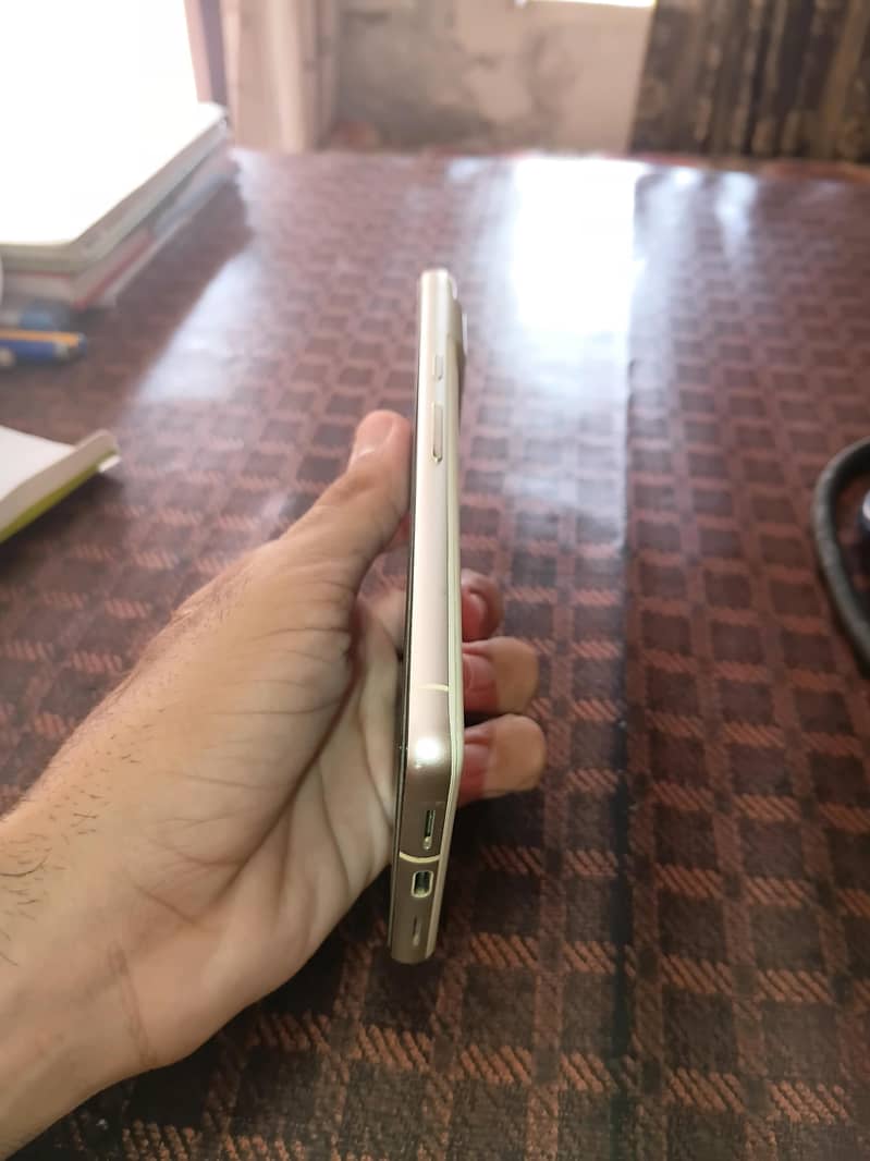 Google Pixel 7 4