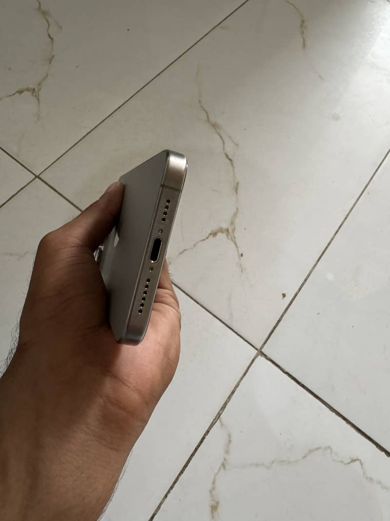 Apple iPhone 15 Pro Max 2