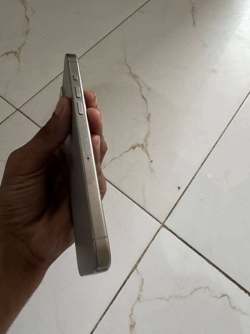 Apple iPhone 15 Pro Max 3