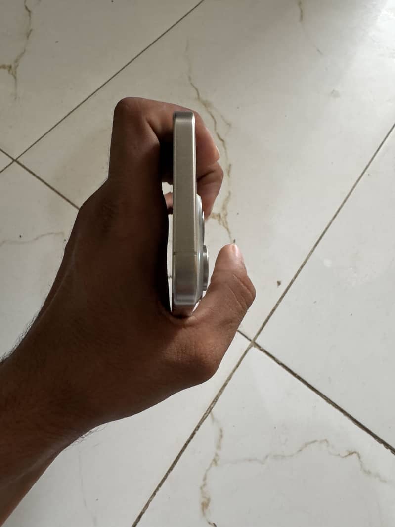 Apple iPhone 15 Pro Max 4