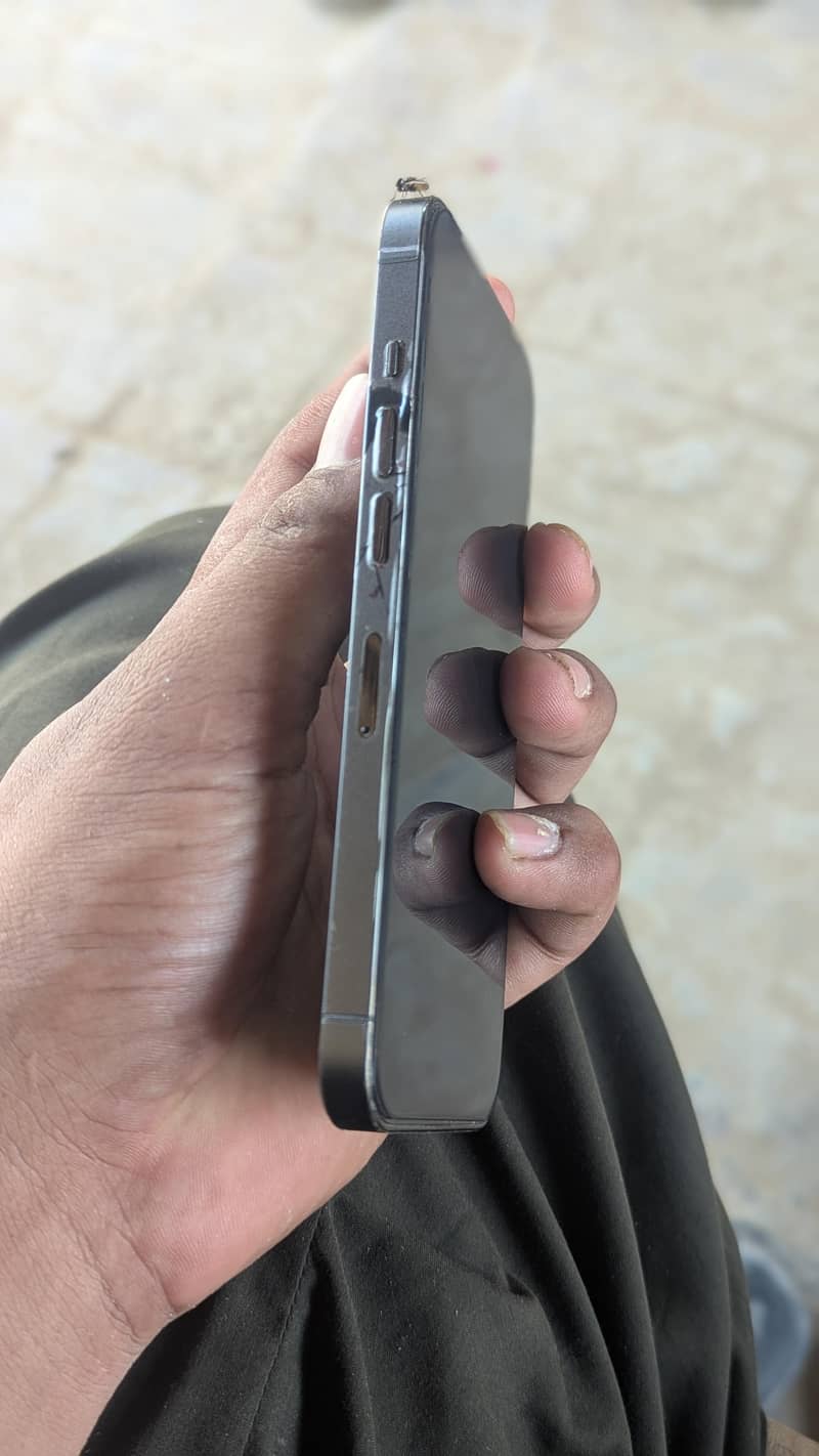 Apple iPhone 13 Pro 2