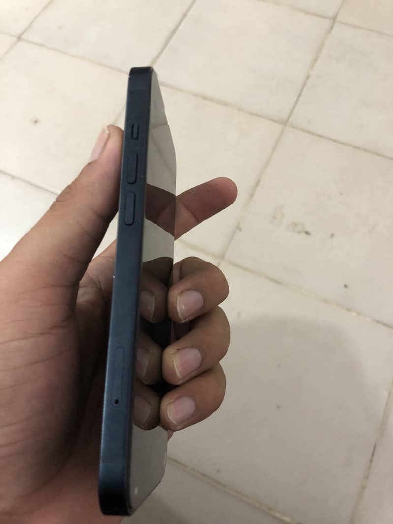 Apple iPhone 13 5