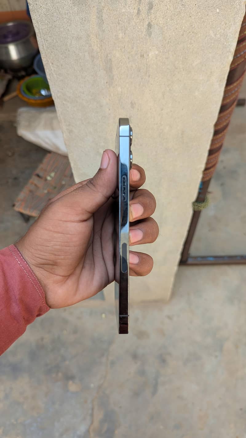 Apple iPhone 12 Pro Max 3