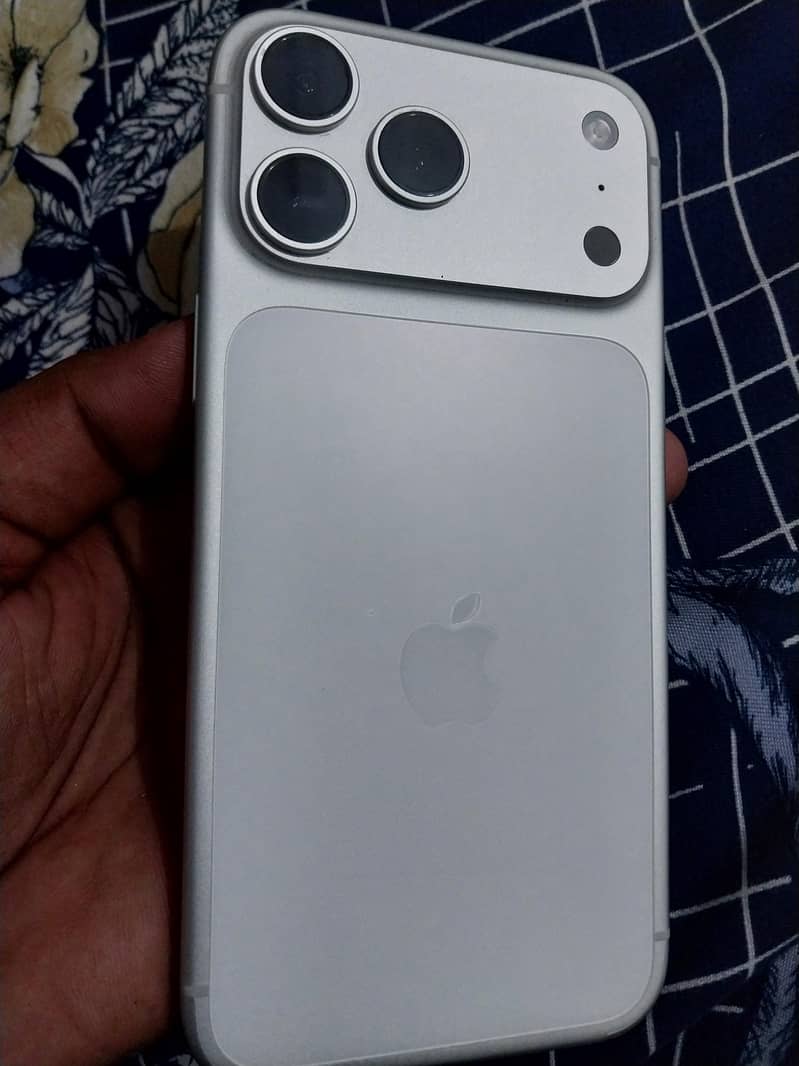 Apple iPhone 17 Pro Max 2