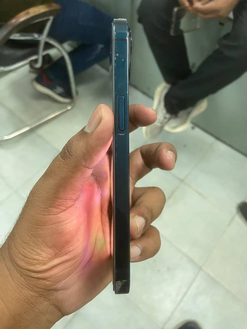 Apple iPhone 13 1