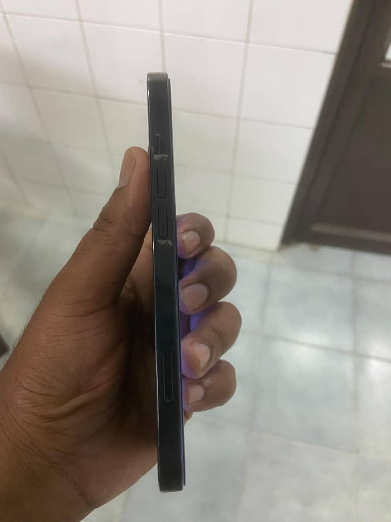 Apple iPhone 13 5