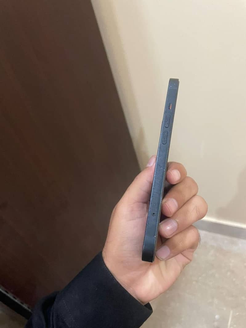 Apple iPhone 13 2