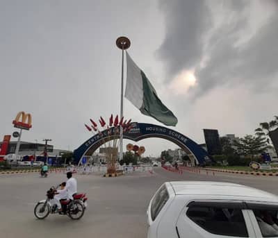 Central Park Top Location Plot 1 Kanal Builder Plus Investor All Facilities Available Here Prime Location . . . .