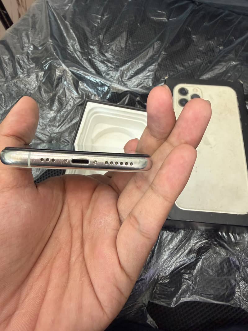 Apple iPhone 11 Pro 2