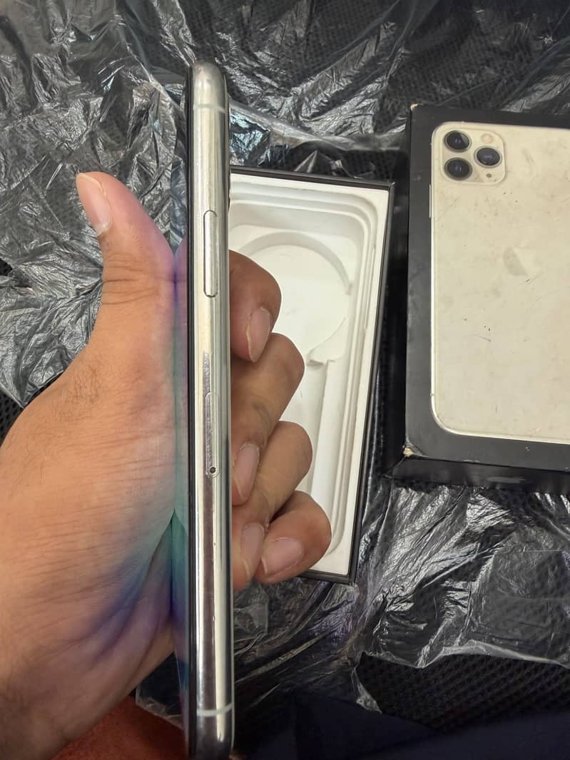 Apple iPhone 11 Pro 3