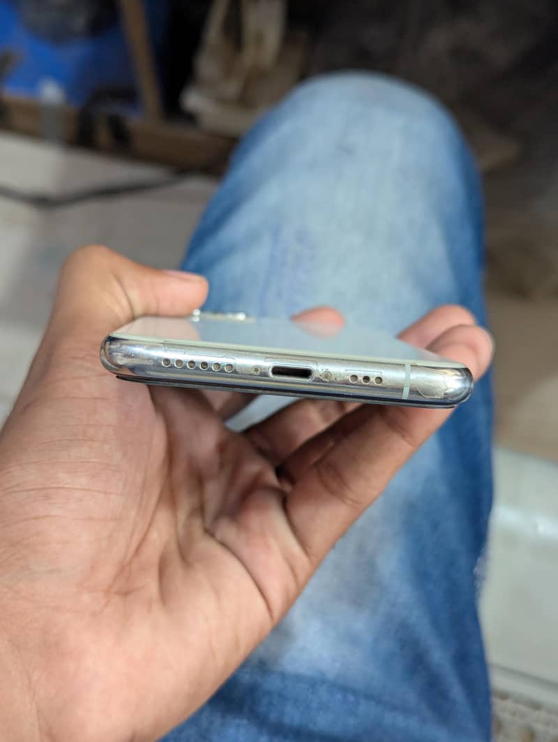 Apple iPhone 11 Pro 2