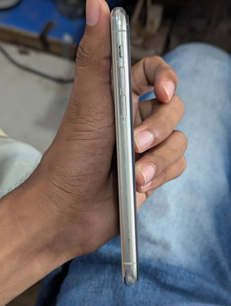 Apple iPhone 11 Pro 3