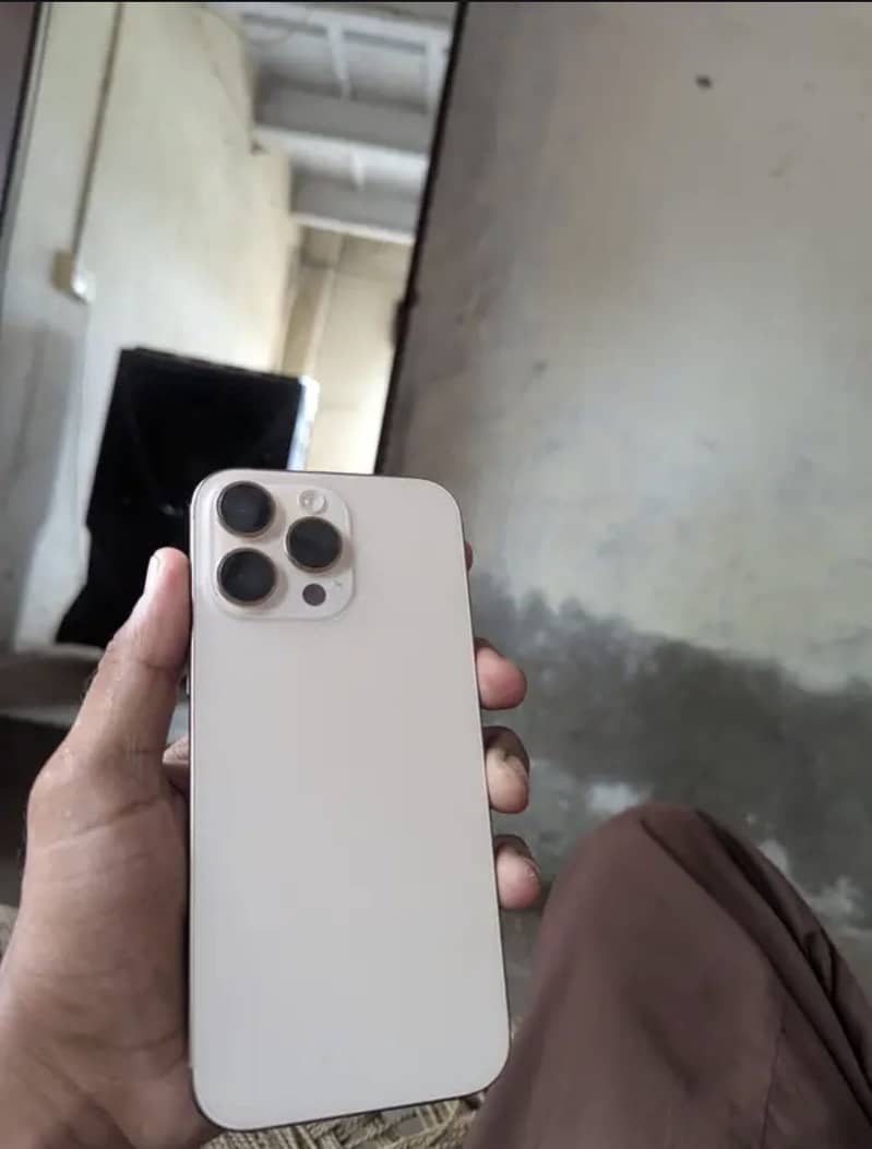 Apple iPhone 16 Pro Max 0