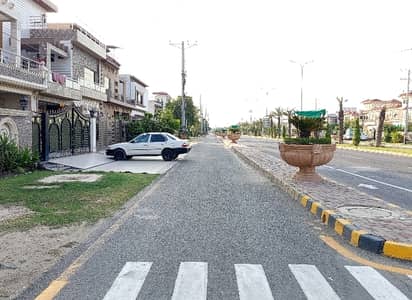 Prime Location 5 Marla Residential Plot For sale In Central Park Housing Scheme All facilities available here