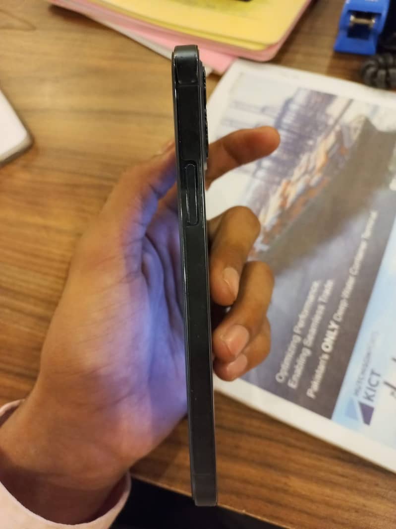 Apple iPhone 12 Pro 3
