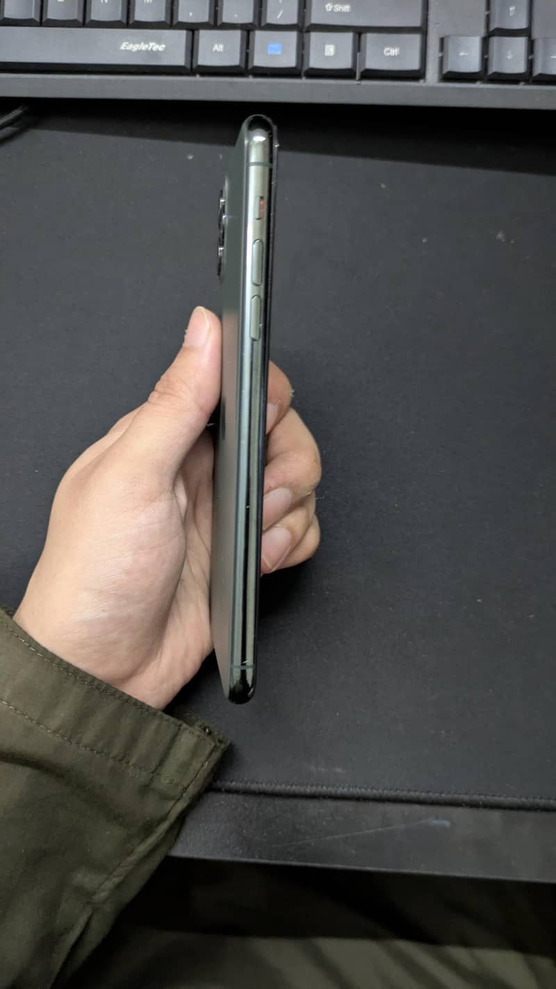 Apple iPhone 11 Pro Max 4