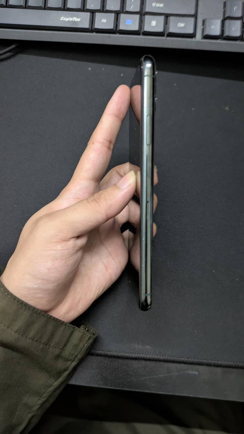 Apple iPhone 11 Pro Max 5