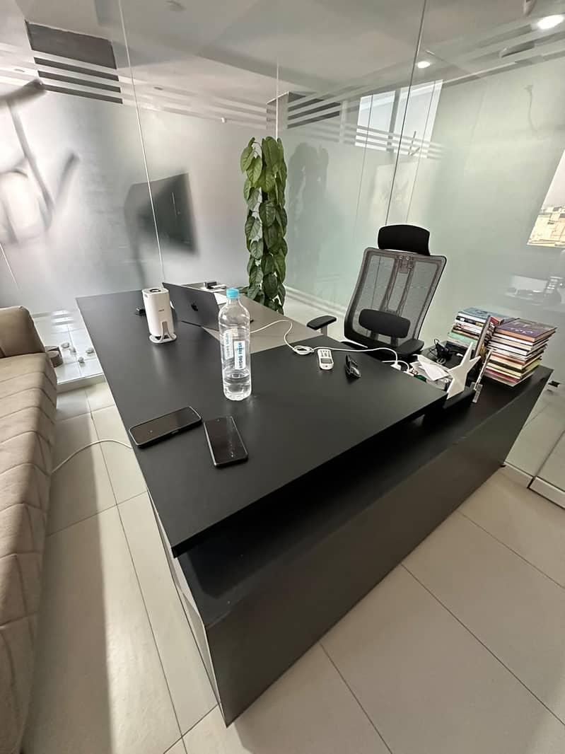 Executive Table and sofas 0