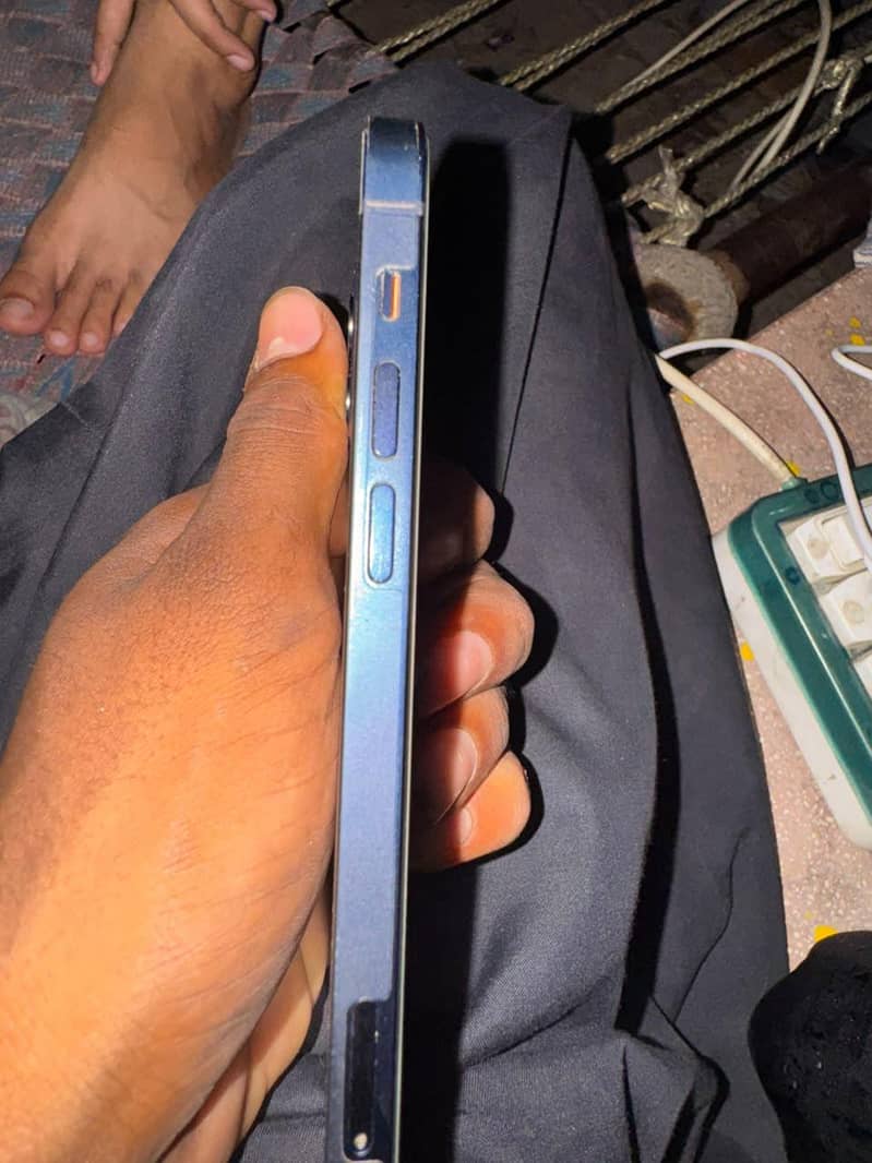Apple iPhone 12 2