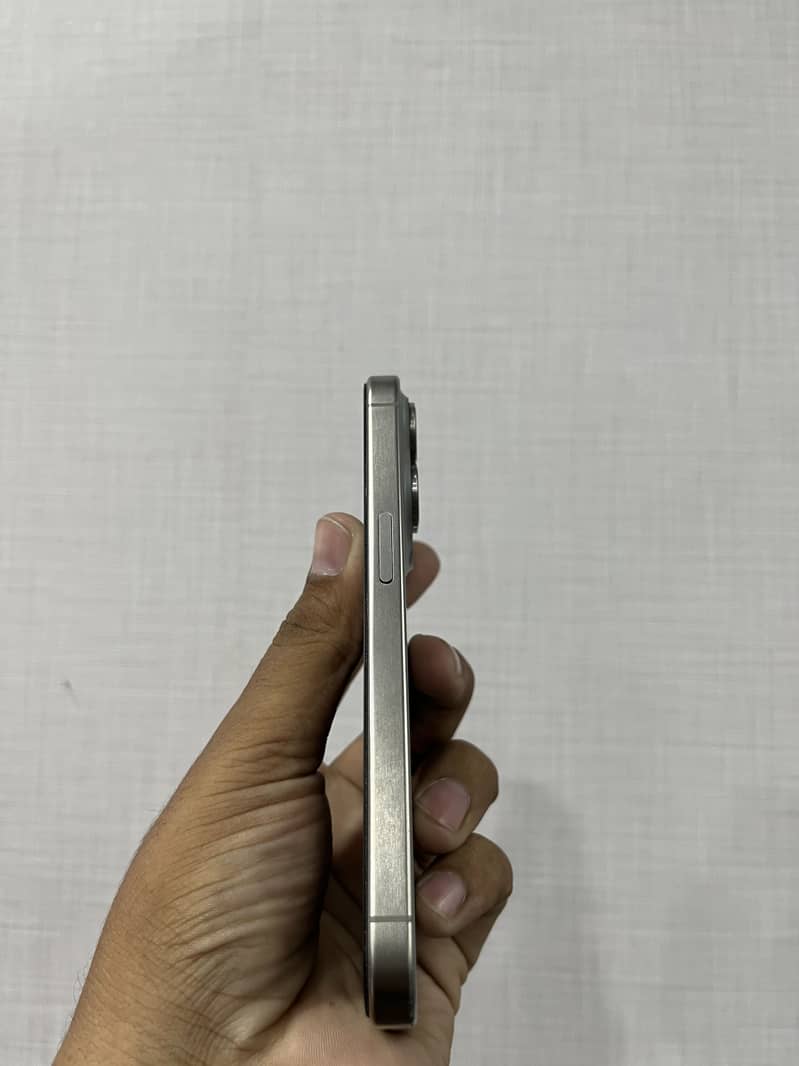Apple iPhone 15 Pro 2