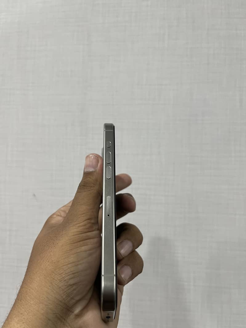 Apple iPhone 15 Pro 3