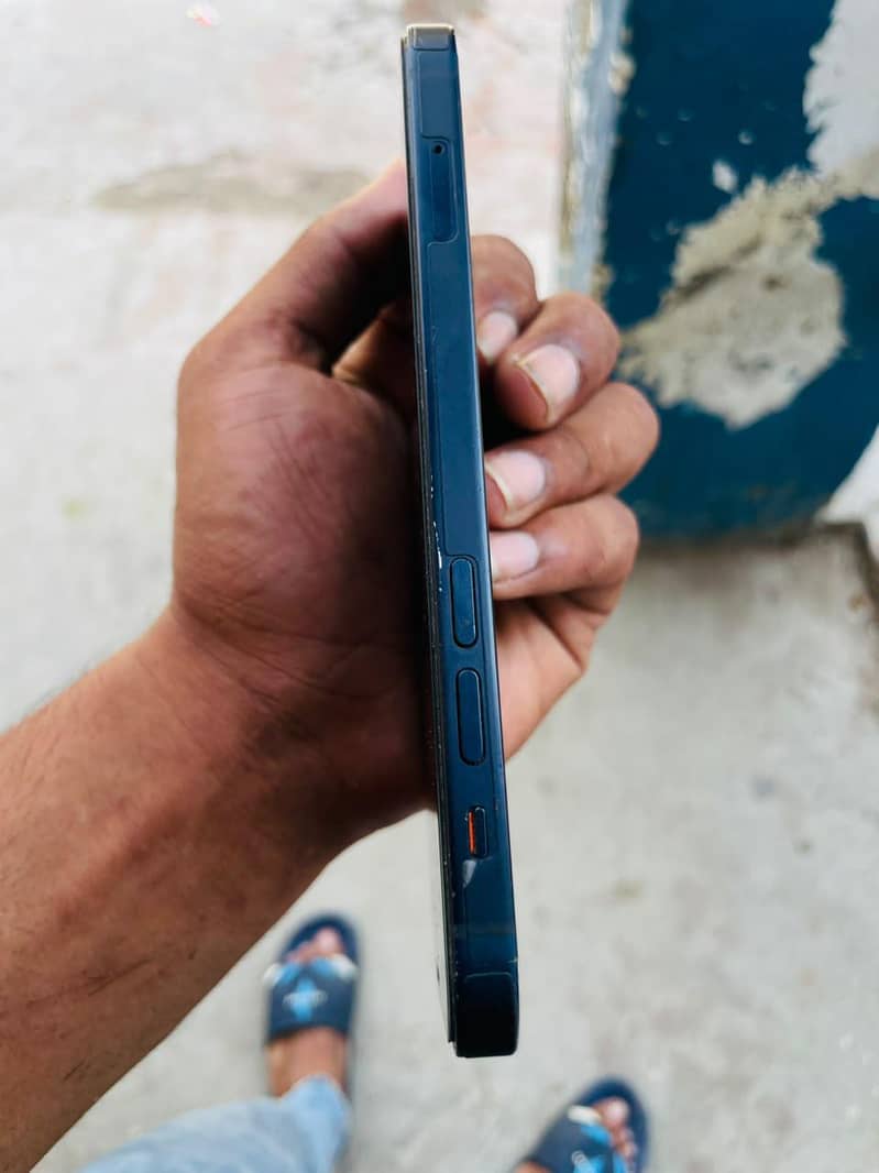 Apple iPhone 12 3