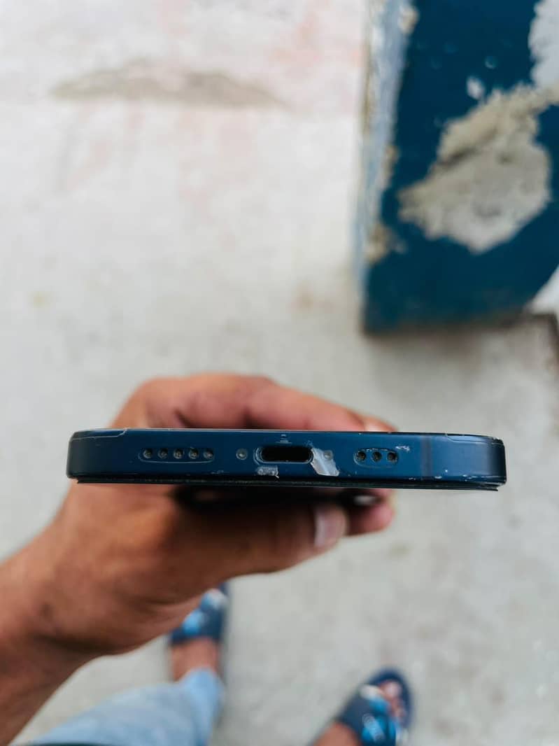 Apple iPhone 12 7