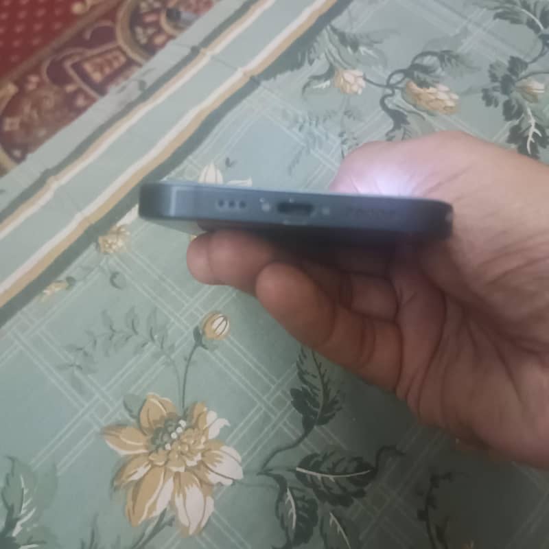 Apple iPhone 13 3